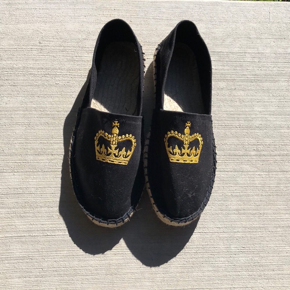 Crowned black and gold slippers